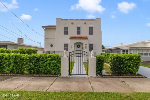 424 Pelican Ave, Daytona Beach, FL 32118