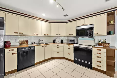 Kitchen - 7 Jasmine Run, Ormond Beach, FL 32174 photo 3 of 5