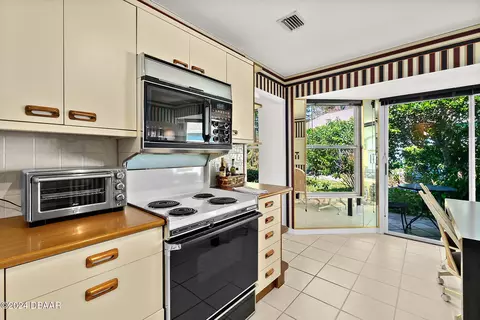 Kitchen - 7 Jasmine Run, Ormond Beach, FL 32174 photo 5 of 5