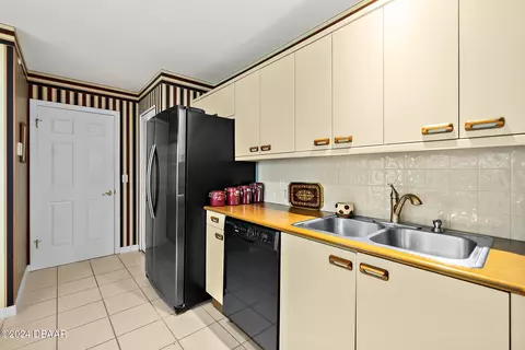 Kitchen - 7 Jasmine Run, Ormond Beach, FL 32174 photo 4 of 5