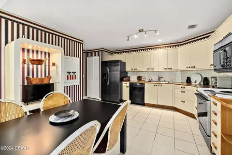 Kitchen - 7 Jasmine Run, Ormond Beach, FL 32174 photo 2 of 5