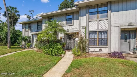 28 Oakwood Park, Ormond Beach, FL 32174