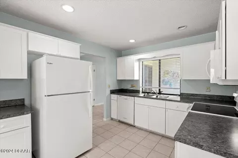 Kitchen - 25 Ridge Trl, Ormond Beach, FL 32174 photo 2 of 3
