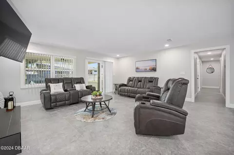 Living - 822 N Beach St, Ormond Beach, FL 32174 photo 2 of 3