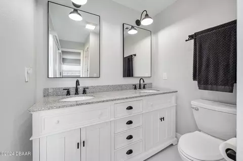 Bath - 822 N Beach St, Ormond Beach, FL 32174 photo 1 of 4