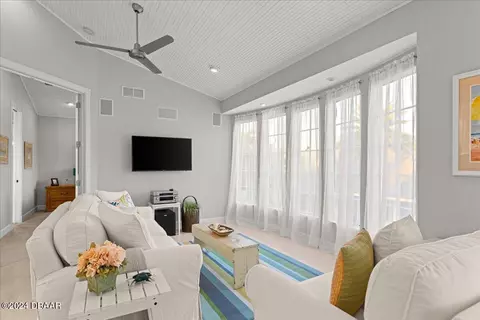 Living - 4 Broad Creek Cir, Ormond Beach, FL 32174 photo 14 of 15