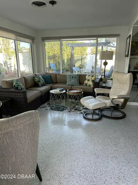 Living - 1 Magnolia Cir, Ormond Beach, FL 32176 photo 4 of 5