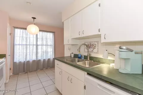 Kitchen - 2 Arborvue Trl, Ormond Beach, FL 32174 photo 3 of 3
