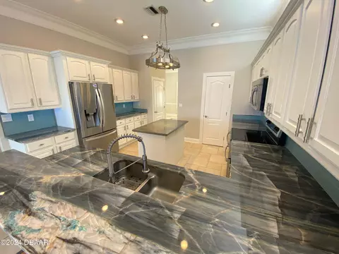Kitchen - 3 Tomoka View Dr, Ormond Beach, FL 32174 photo 4 of 4