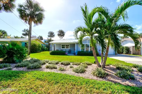 919 E 1st Ave, New Smyrna Beach, FL 32169