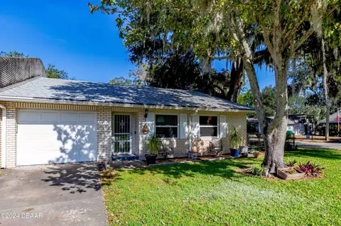 900 Kingsport Ct, Holly Hill, FL 32117