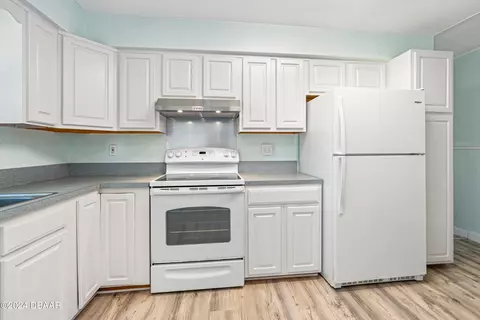 Kitchen - 605 Orchard Ave, Ormond Beach, FL 32174 photo 3 of 5