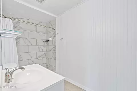 Bath - 605 Orchard Ave, Ormond Beach, FL 32174 photo 1 of 6
