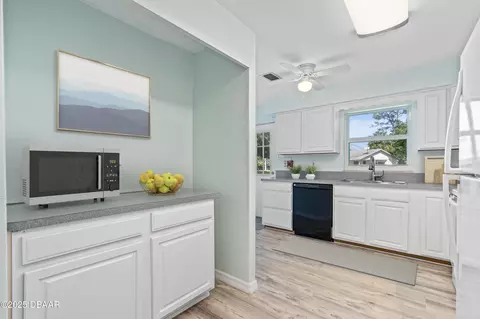 Kitchen - 605 Orchard Ave, Ormond Beach, FL 32174 photo 2 of 5