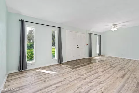 Living - 605 Orchard Ave, Ormond Beach, FL 32174 photo 2 of 9