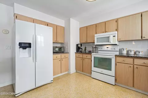 Kitchen - 16 Kathy Dr, Ormond Beach, FL 32176 photo 2 of 3