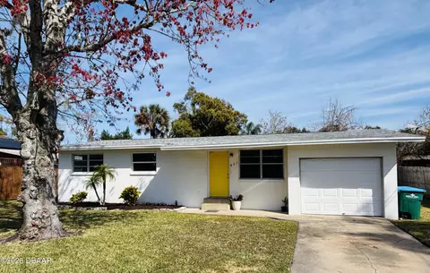 921 Center Ave, Holly Hill, FL 32117