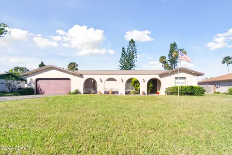 806 Carey Dr, South Daytona, FL 32119