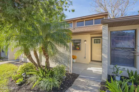 1202 Charter Oaks Cir, Daytona Beach, FL 32117