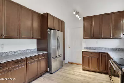 Kitchen - 95 Ormond Pkwy, Ormond Beach, FL 32176 photo 3 of 6