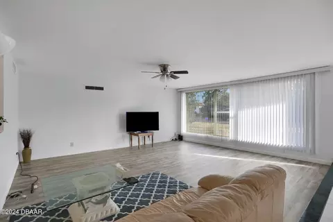 Living - 95 Ormond Pkwy, Ormond Beach, FL 32176 photo 6 of 8