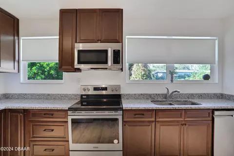 Kitchen - 95 Ormond Pkwy, Ormond Beach, FL 32176 photo 5 of 6