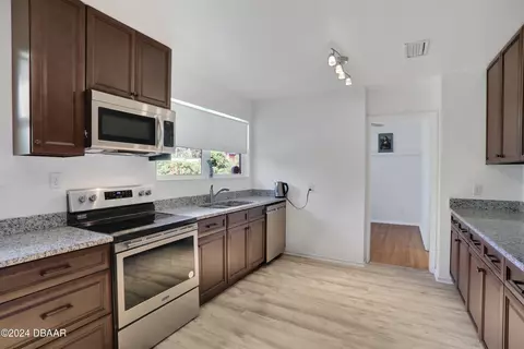 Kitchen - 95 Ormond Pkwy, Ormond Beach, FL 32176 photo 4 of 6