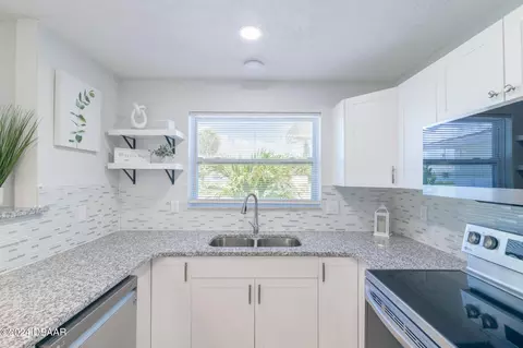 Kitchen - 863 Marvin Rd, Ormond Beach, FL 32176 photo 4 of 4