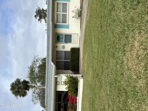 1112 Bradenton Rd, Daytona Beach, FL 32114