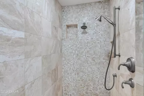 Bath - 111 Rio Pinar Dr, Ormond Beach, FL 32174 photo 3 of 9