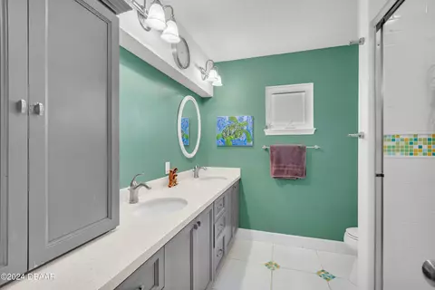 Bath - 111 Rio Pinar Dr, Ormond Beach, FL 32174 photo 6 of 9