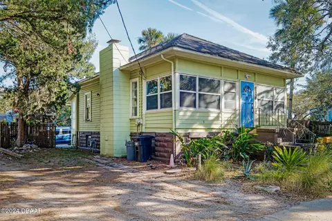 105 N Peninsula Ave, New Smyrna Beach, FL 32169
