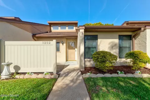 1252 Charter Oaks Cir, Holly Hill, FL 32117
