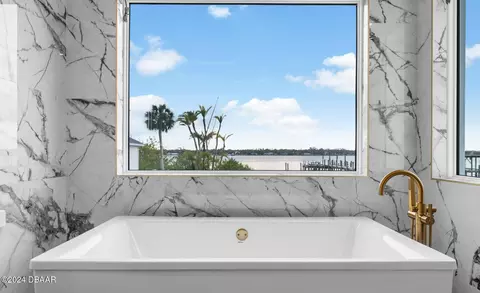 Bath - 518 Riverside Dr, Ormond Beach, FL 32176 photo 4 of 19