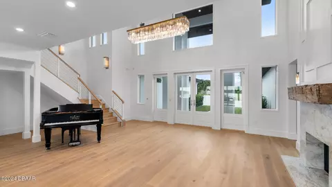 Living - 518 Riverside Dr, Ormond Beach, FL 32176 photo 3 of 13