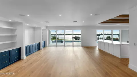 Living - 518 Riverside Dr, Ormond Beach, FL 32176 photo 5 of 13