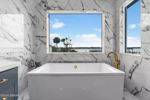 Bath - 518 Riverside Dr, Ormond Beach, FL 32176 photo 3 of 19