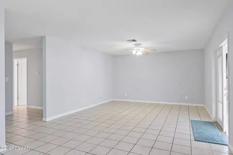 Living - 45 Ocean Crest Dr, Ormond Beach, FL 32176 photo 3 of 4