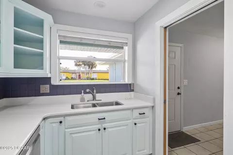 Kitchen - 45 Ocean Crest Dr, Ormond Beach, FL 32176 photo 4 of 4