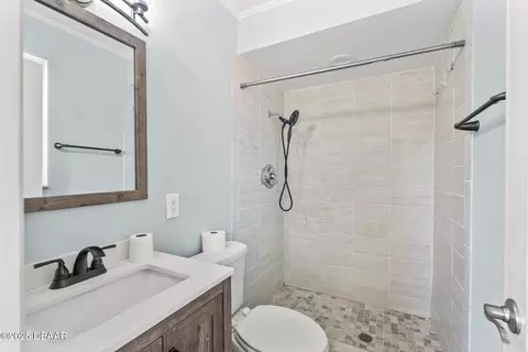 Bath - 45 Ocean Crest Dr, Ormond Beach, FL 32176 photo 3 of 4