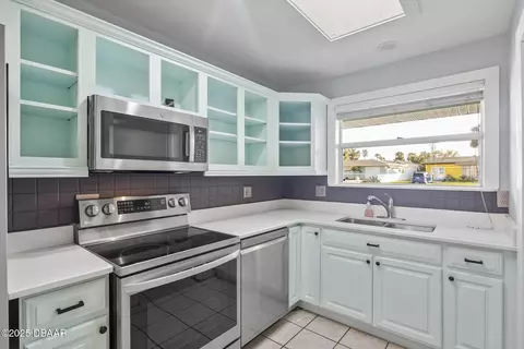 Kitchen - 45 Ocean Crest Dr, Ormond Beach, FL 32176 photo 2 of 4