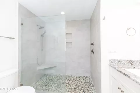 Bath - 533 N Halifax Dr, Ormond Beach, FL 32176 photo 2 of 7