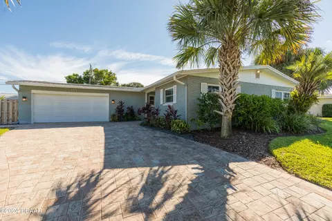 533 N Halifax Dr, Ormond Beach, FL 32176