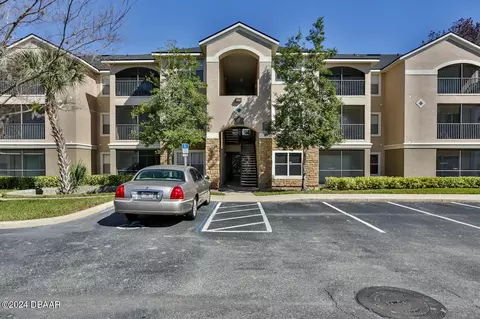 940 Village Trl #6-305, Port Orange, FL 32127