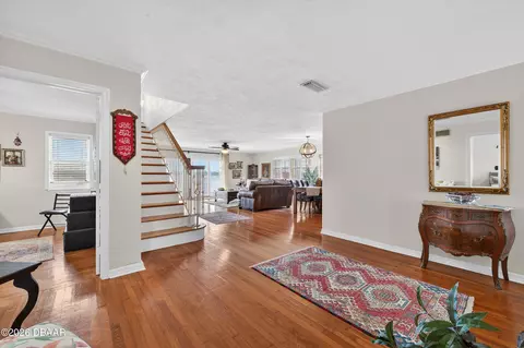 Entry Way - 482 Riverside Dr, Ormond Beach, FL 32176 photo 4 of 4