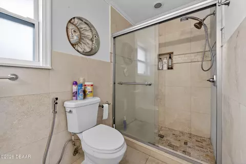 Bath - 482 Riverside Dr, Ormond Beach, FL 32176 photo 3 of 4
