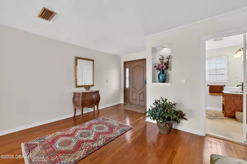 Entry Way - 482 Riverside Dr, Ormond Beach, FL 32176 photo 3 of 4