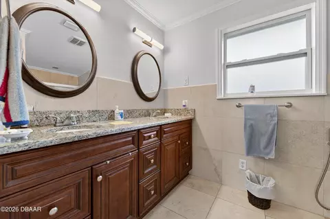 Bath - 482 Riverside Dr, Ormond Beach, FL 32176 photo 2 of 4