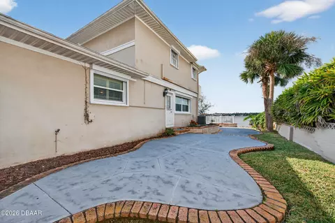 Exterior - 482 Riverside Dr, Ormond Beach, FL 32176 photo 2 of 4