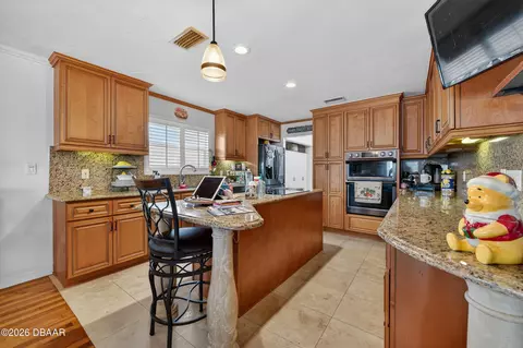 Kitchen - 482 Riverside Dr, Ormond Beach, FL 32176 photo 2 of 4